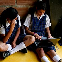 طلاب في مدرسة سان خوسيه الثانوية، وهي مدرسة ريفية في لا سيخا، أنتيوكيا، كولومبيا. الصورة: © شارلوت كيسل / البنك الدولي