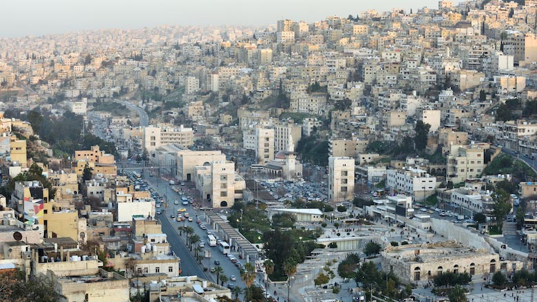 منظر للمنطقة السكنية للمباني لمدينة عمان، الأردن. عمان هي عاصمة وأكبر مدن الأردن.